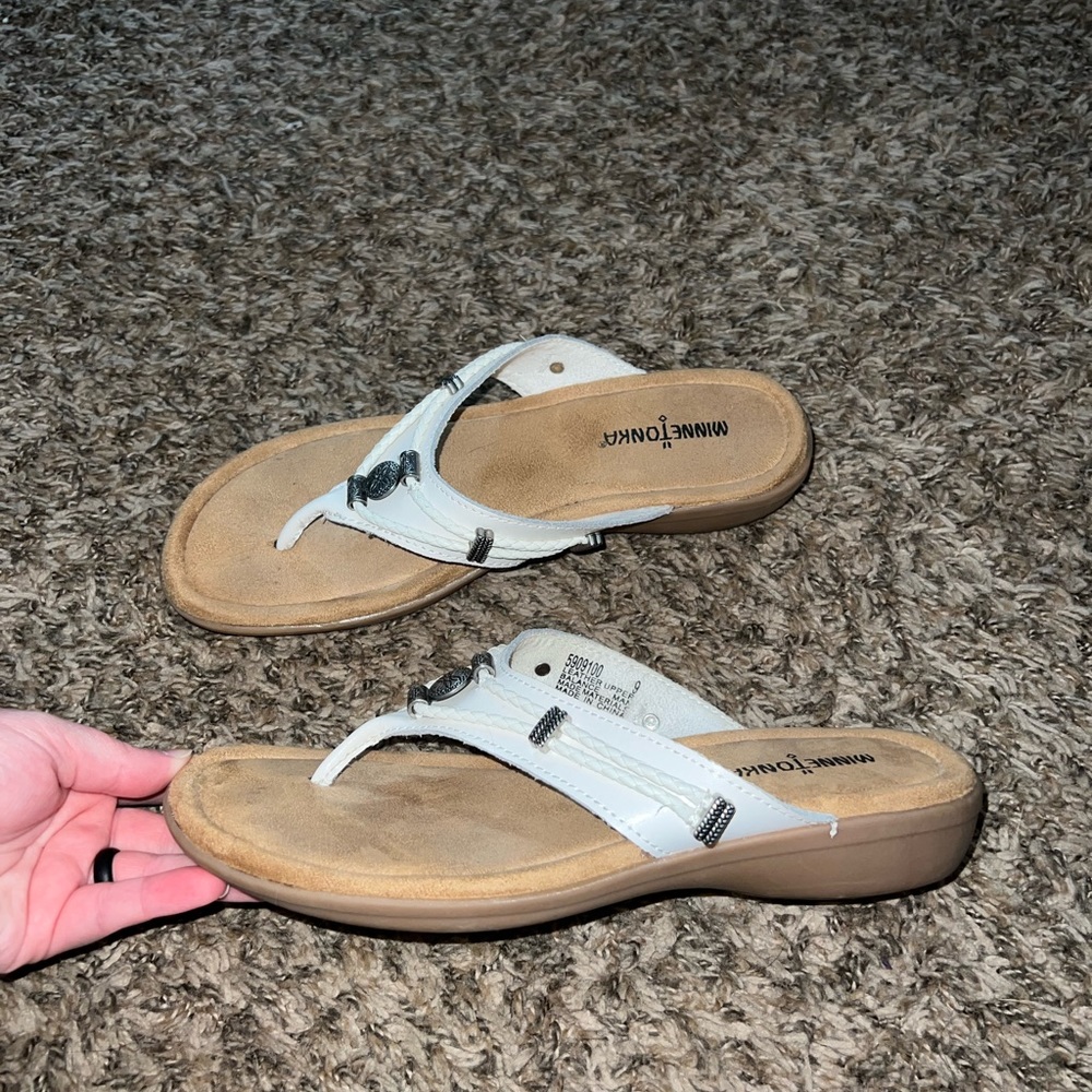 Minnetonka Silverbay White Sandals Size 9